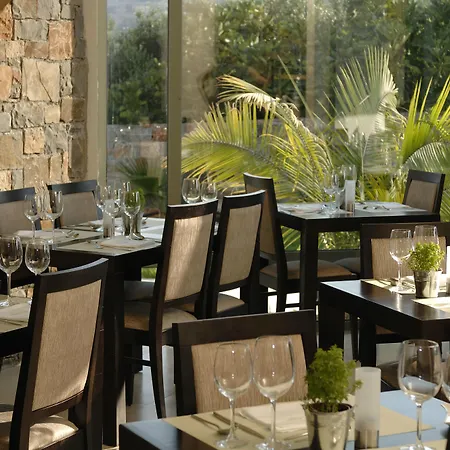 Angela Suites Boutique Hotel 